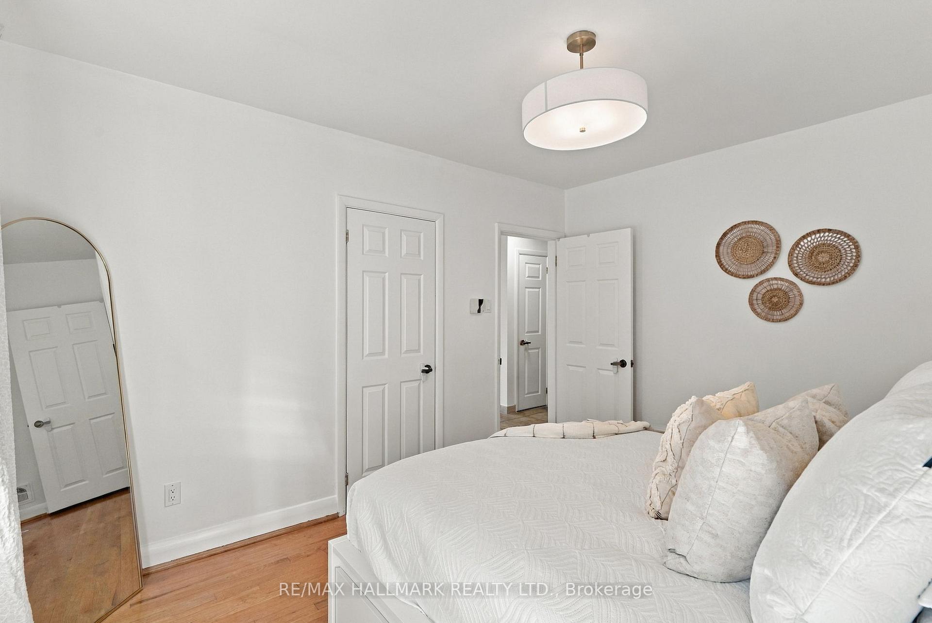 Photo 16 of 29 Willowbrook Road, Etobicoke, Mimico — HOMEH