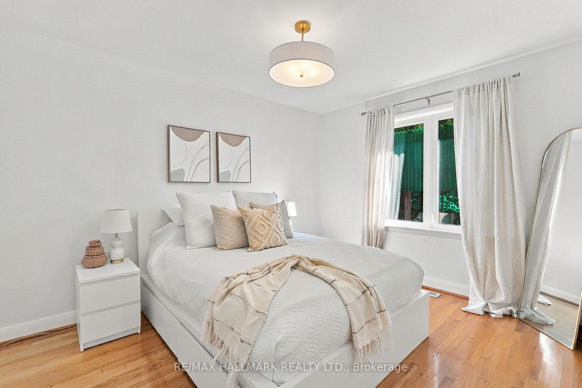 Photo 17 of 29 Willowbrook Road, Etobicoke, Mimico — HOMEH