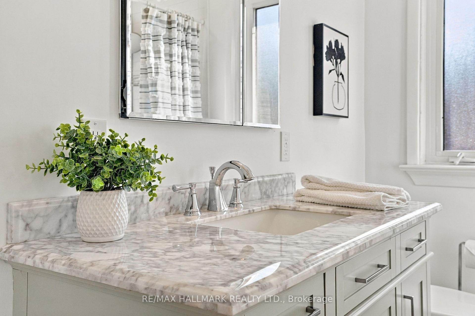 Photo 18 of 29 Willowbrook Road, Etobicoke, Mimico — HOMEH