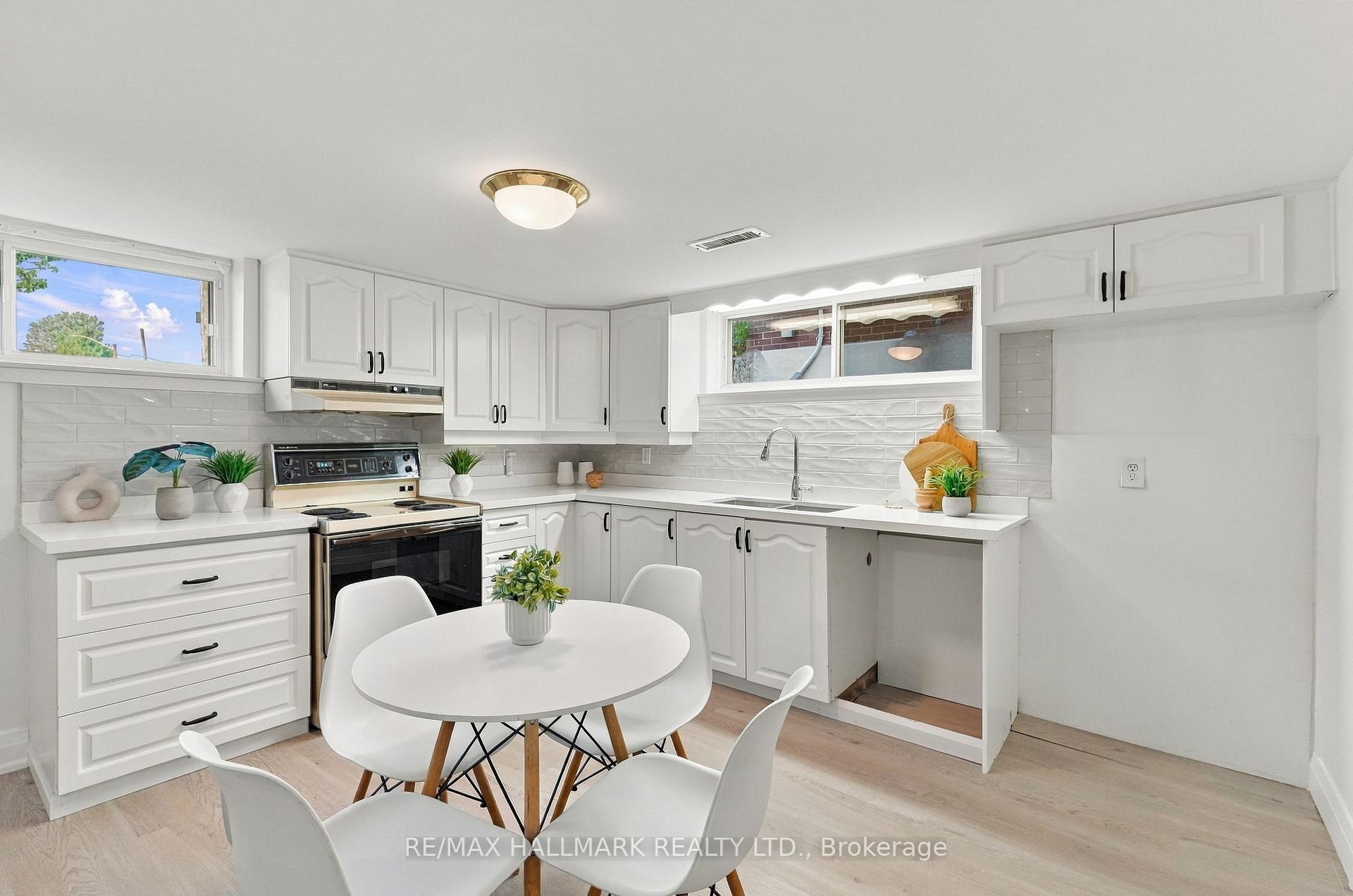 Photo 21 of 29 Willowbrook Road, Etobicoke, Mimico — HOMEH