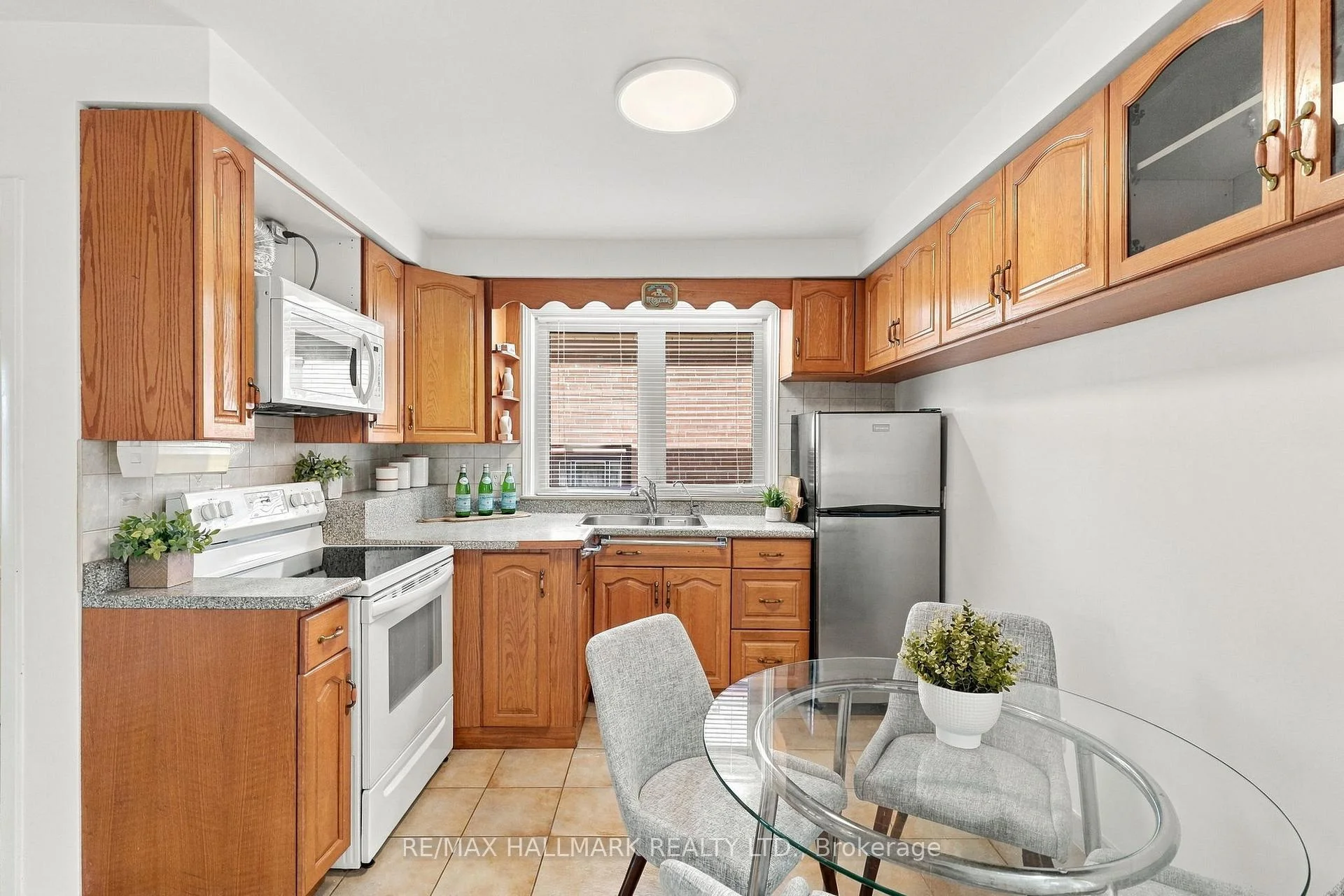 Photo 7 of 29 Willowbrook Road, Etobicoke, Mimico — HOMEH