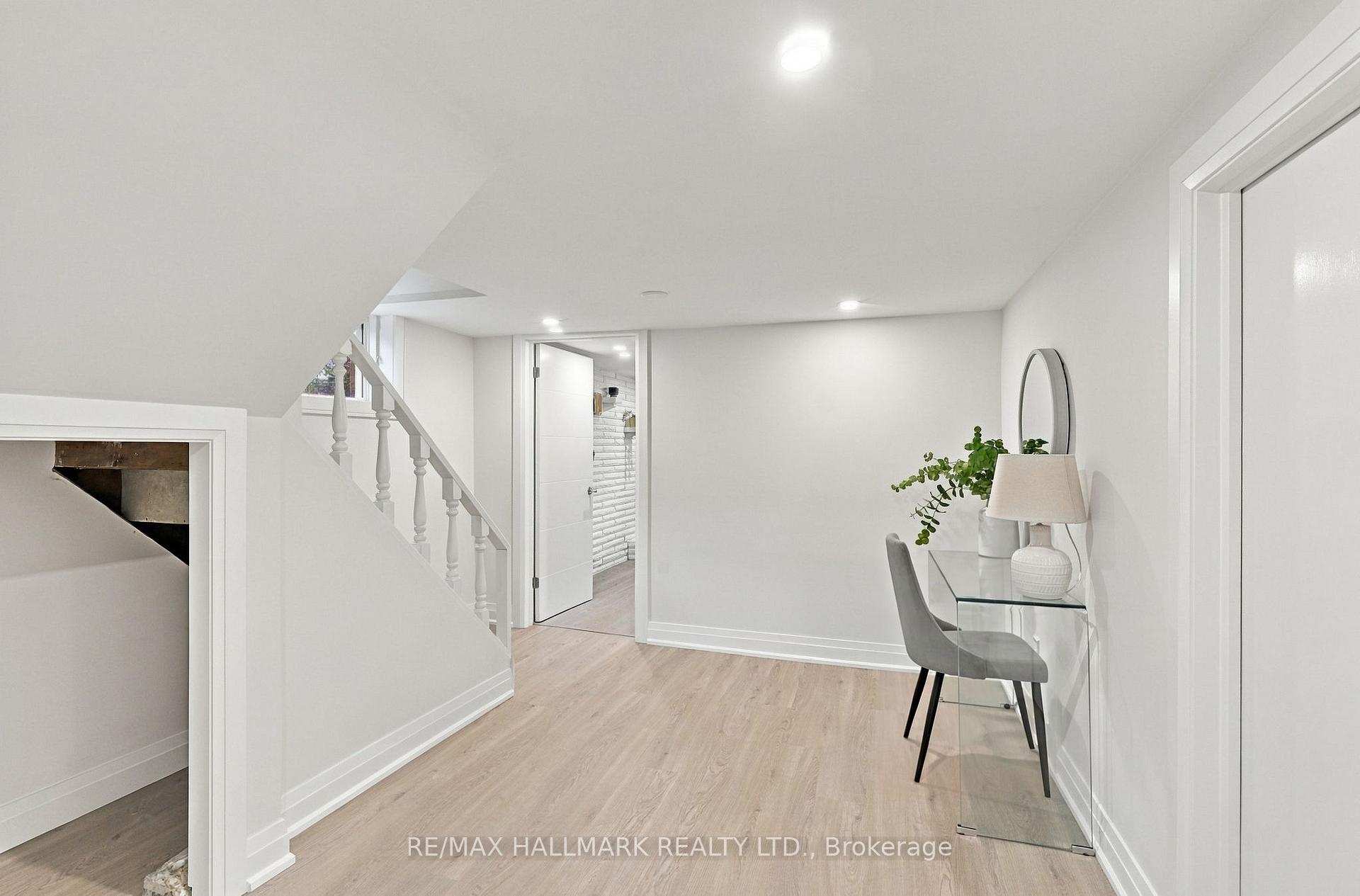 Photo 25 of 29 Willowbrook Road, Etobicoke, Mimico — HOMEH