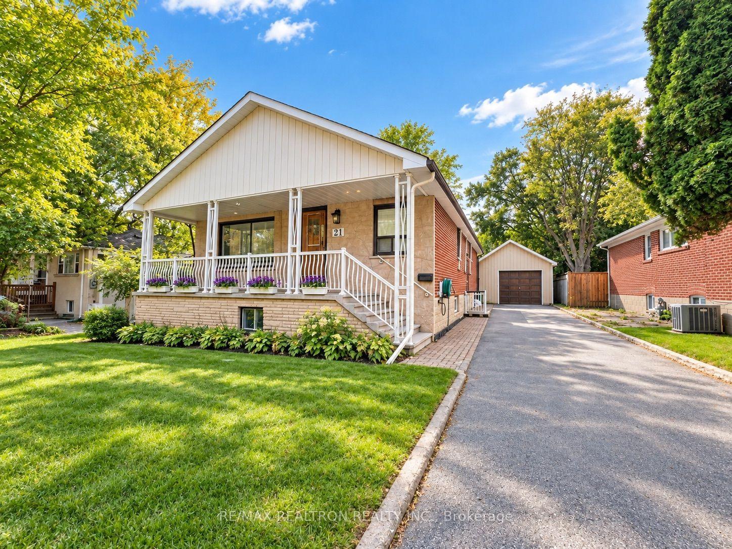 Photo 2 of 21 Clark Avenue, Markham, Thornhill — HOMEH