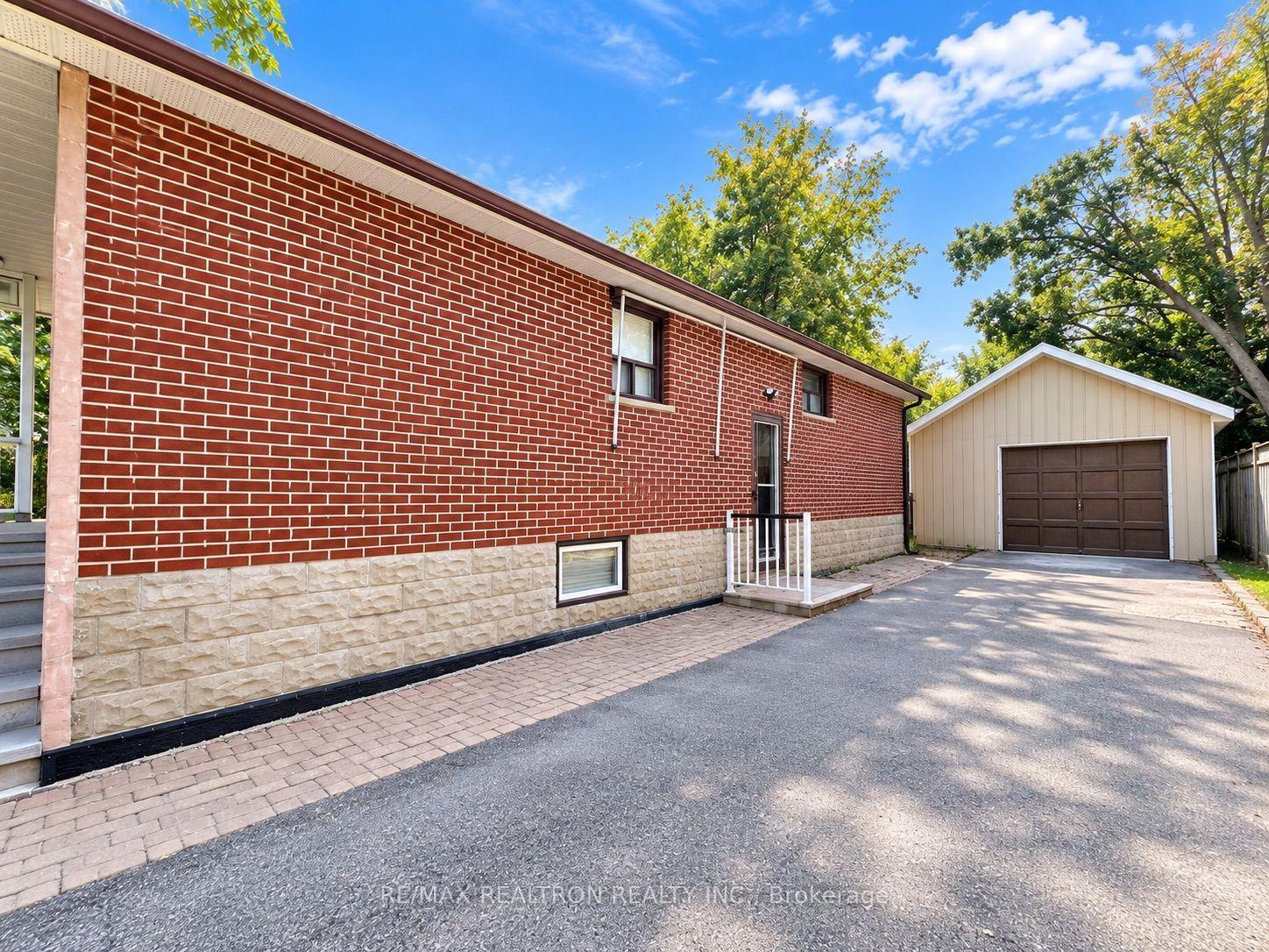 Photo 3 of 21 Clark Avenue, Markham, Thornhill — HOMEH