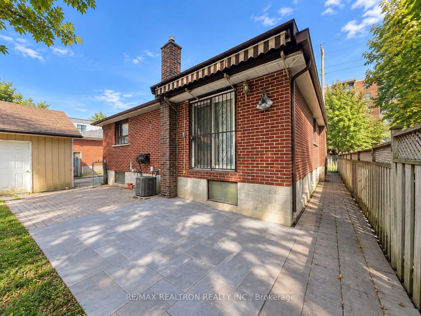 Photo 6 of 21 Clark Avenue, Markham, Thornhill — HOMEH