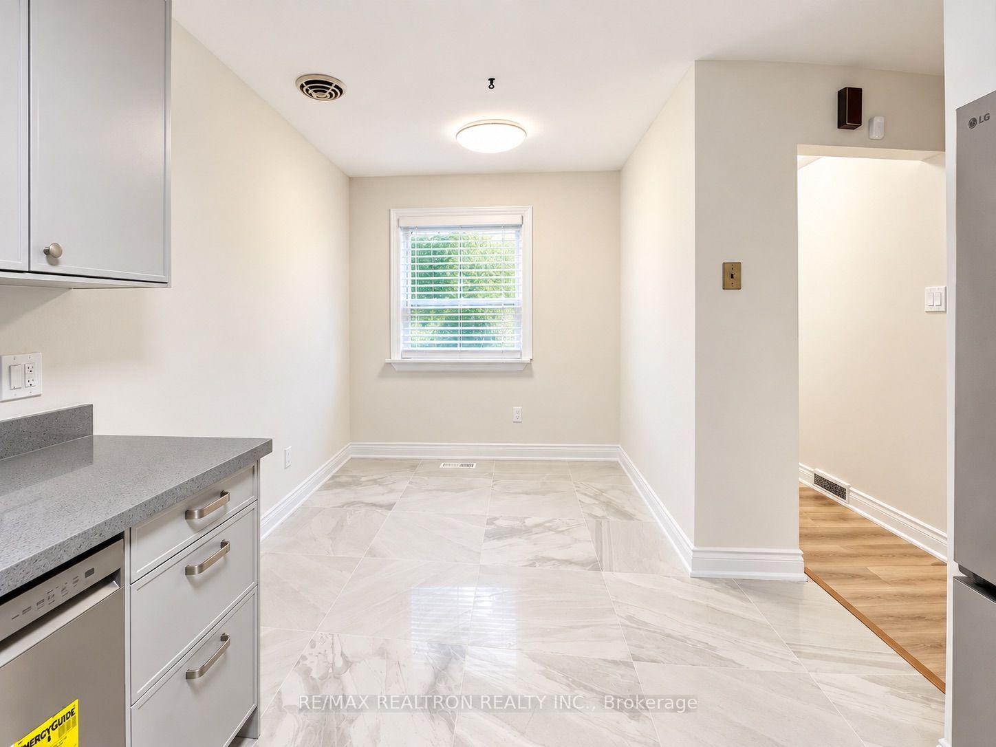 Photo 10 of 21 Clark Avenue, Markham, Thornhill — HOMEH