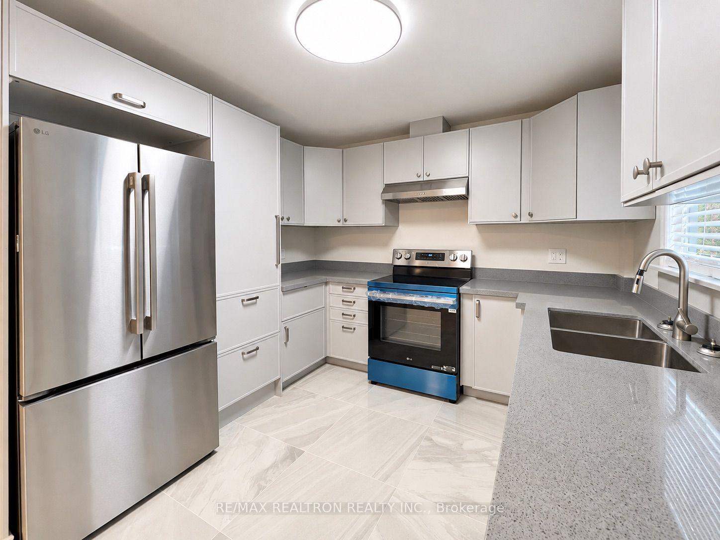 Photo 11 of 21 Clark Avenue, Markham, Thornhill — HOMEH