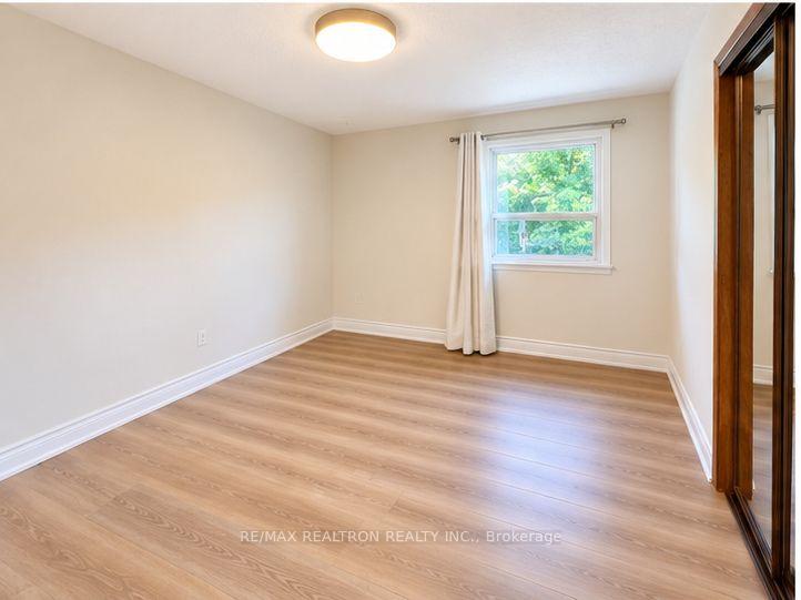 Photo 14 of 21 Clark Avenue, Markham, Thornhill — HOMEH