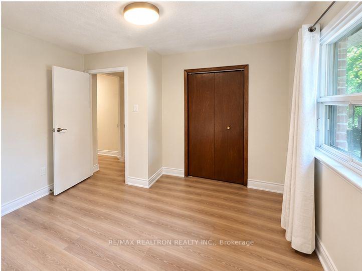 Photo 16 of 21 Clark Avenue, Markham, Thornhill — HOMEH