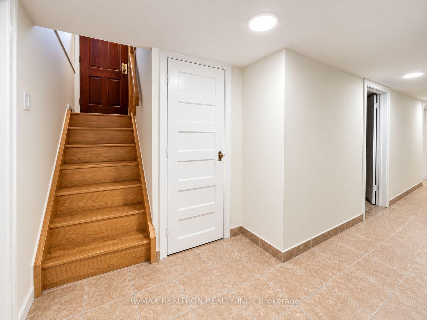 Photo 20 of 21 Clark Avenue, Markham, Thornhill — HOMEH
