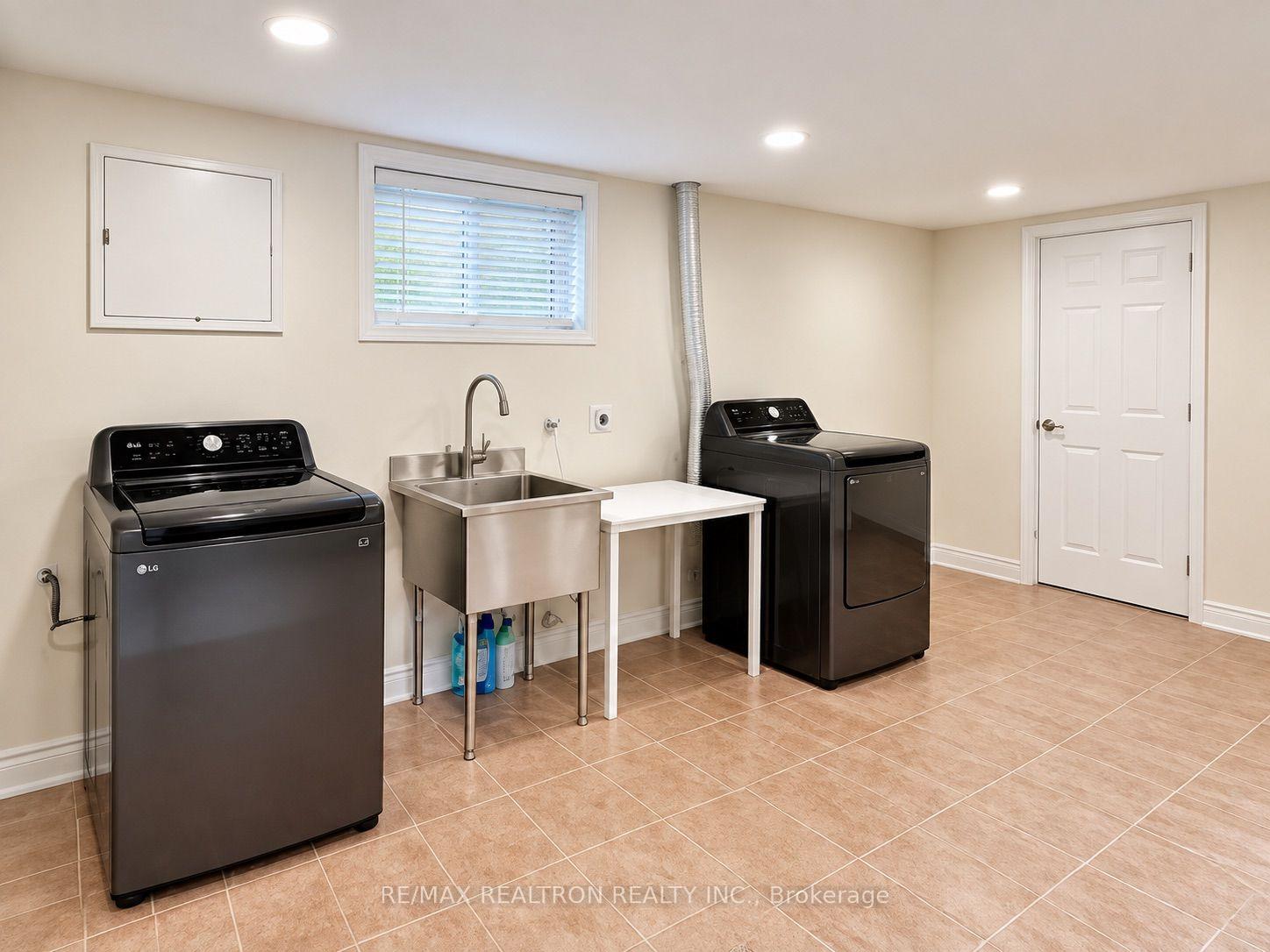 Photo 23 of 21 Clark Avenue, Markham, Thornhill — HOMEH