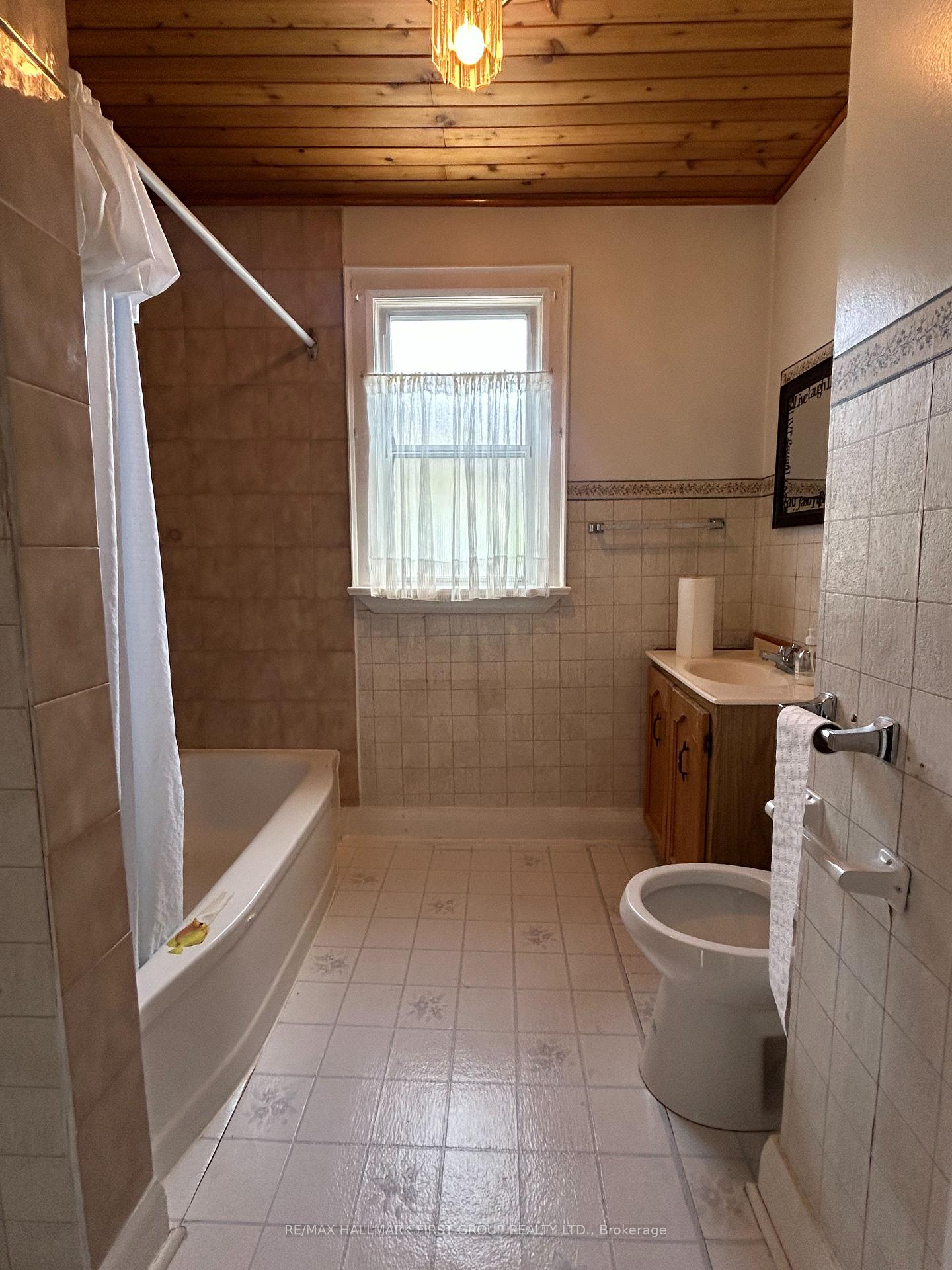 Photo 13 of 917 Green Street, Whitby, Downtown Whitby — HOMEH