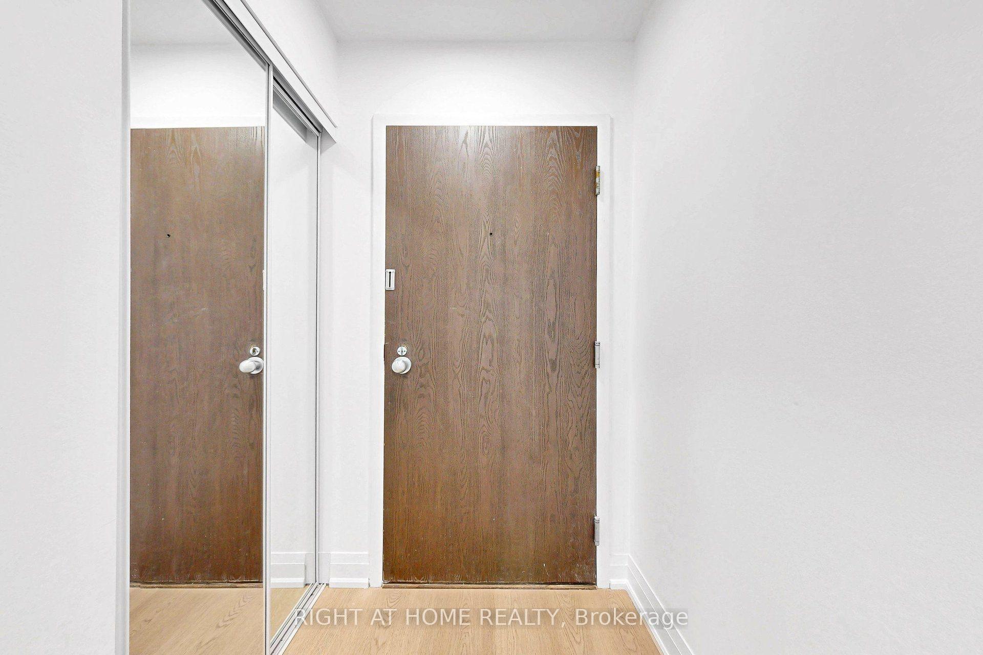 Photo 6 of Unit 909, 44 Gerrard Street W, Toronto, Bay Street Corridor — HOMEH