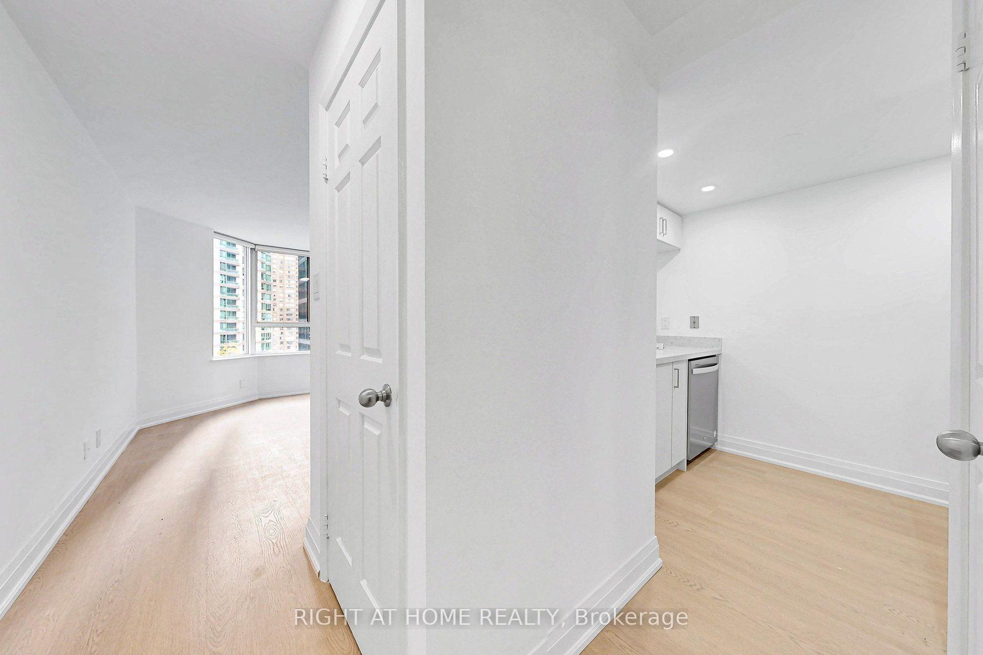 Photo 7 of Unit 909, 44 Gerrard Street W, Toronto, Bay Street Corridor — HOMEH