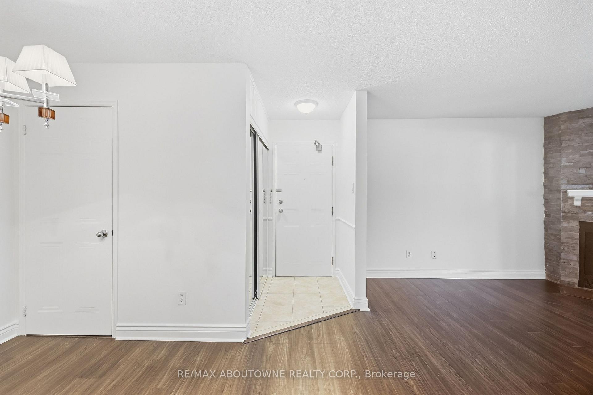 Photo 4 of Unit 1611, 1480 Pilgrims Way, Oakville, Glen Abbey — HOMEH