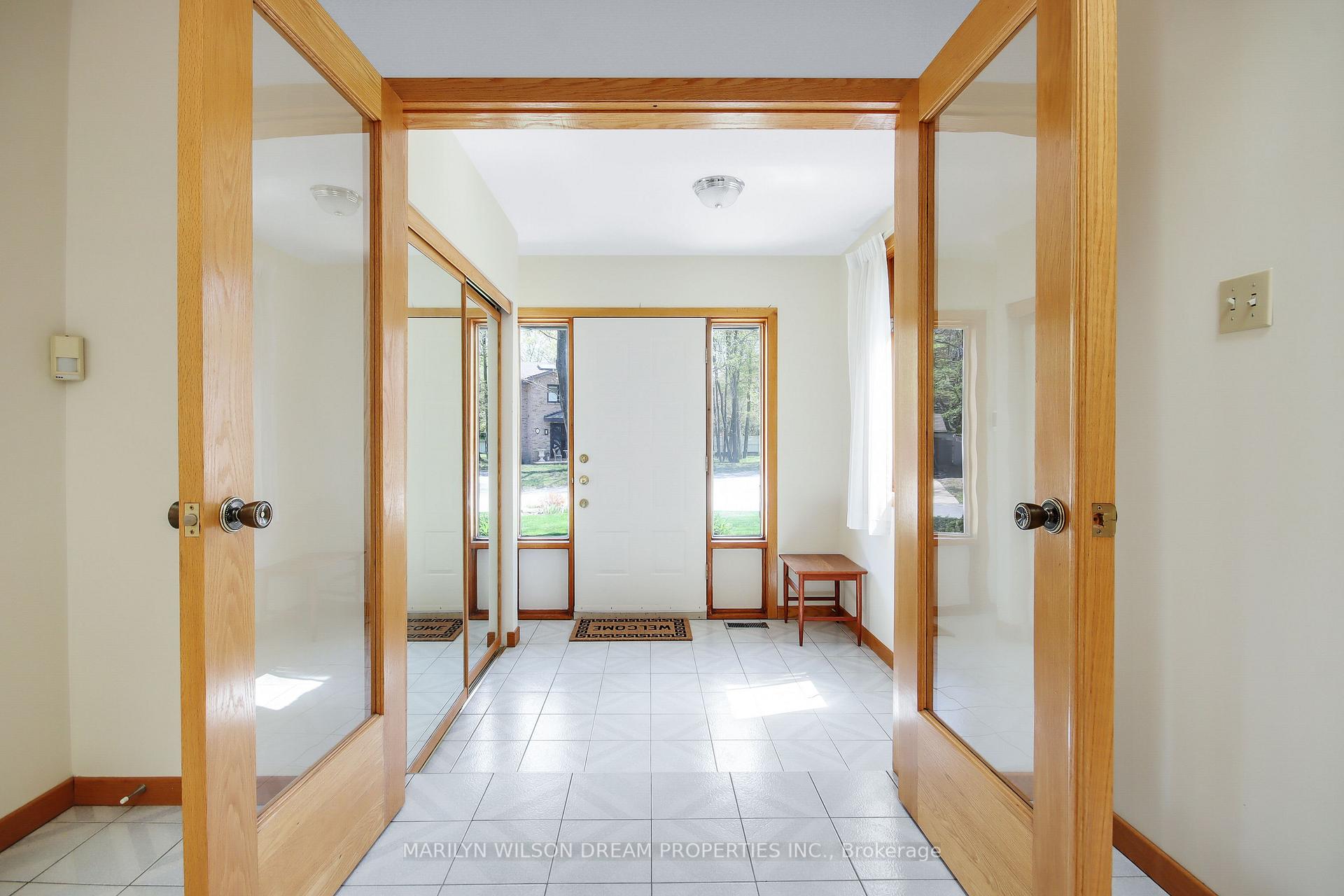 Photo 5 of 65 Macnabb Place, Ottawa, Rockcliffe — HOMEH