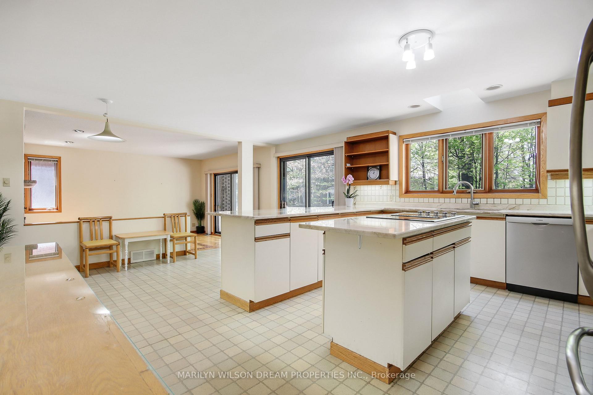 Photo 10 of 65 Macnabb Place, Ottawa, Rockcliffe — HOMEH