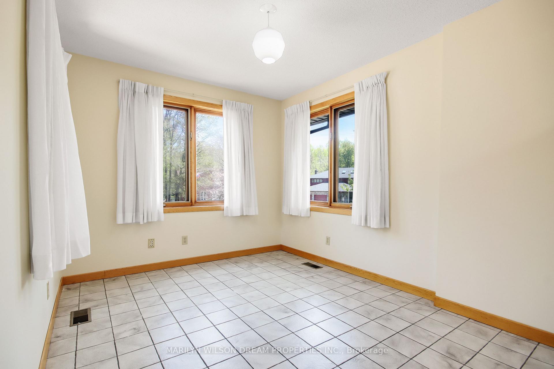Photo 22 of 65 Macnabb Place, Ottawa, Rockcliffe — HOMEH