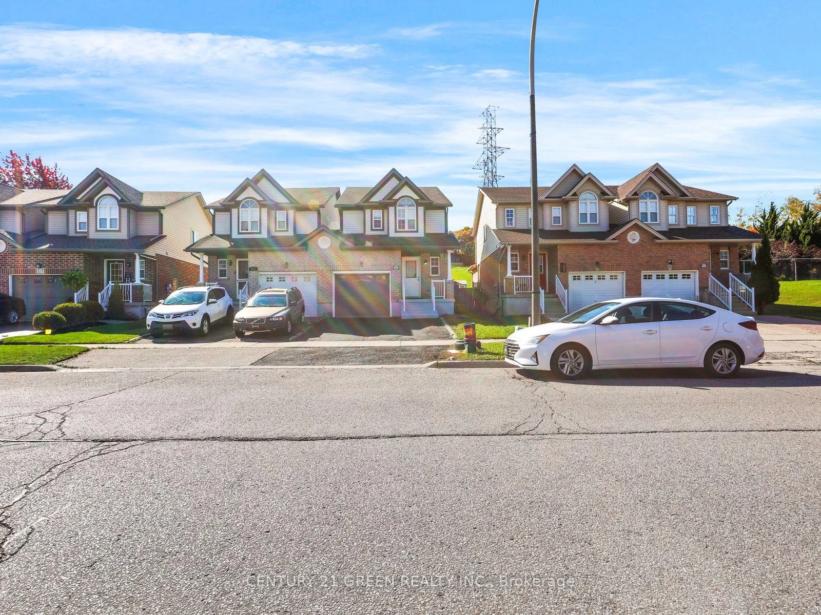 Photo 3 of 469 Activa Avenue, Kitchener, Larentian West — HOMEH