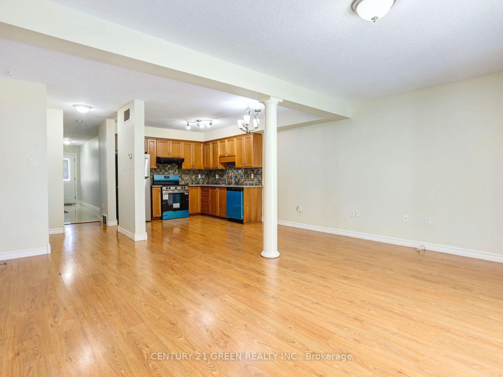 Photo 8 of 469 Activa Avenue, Kitchener, Larentian West — HOMEH