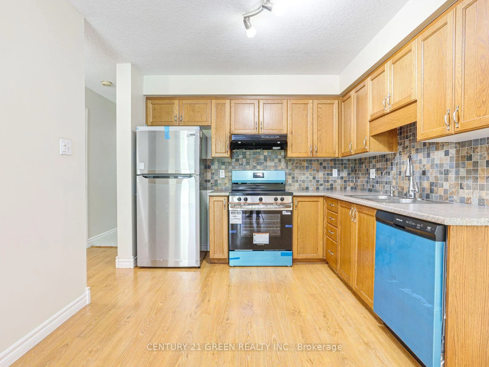 Photo 10 of 469 Activa Avenue, Kitchener, Larentian West — HOMEH