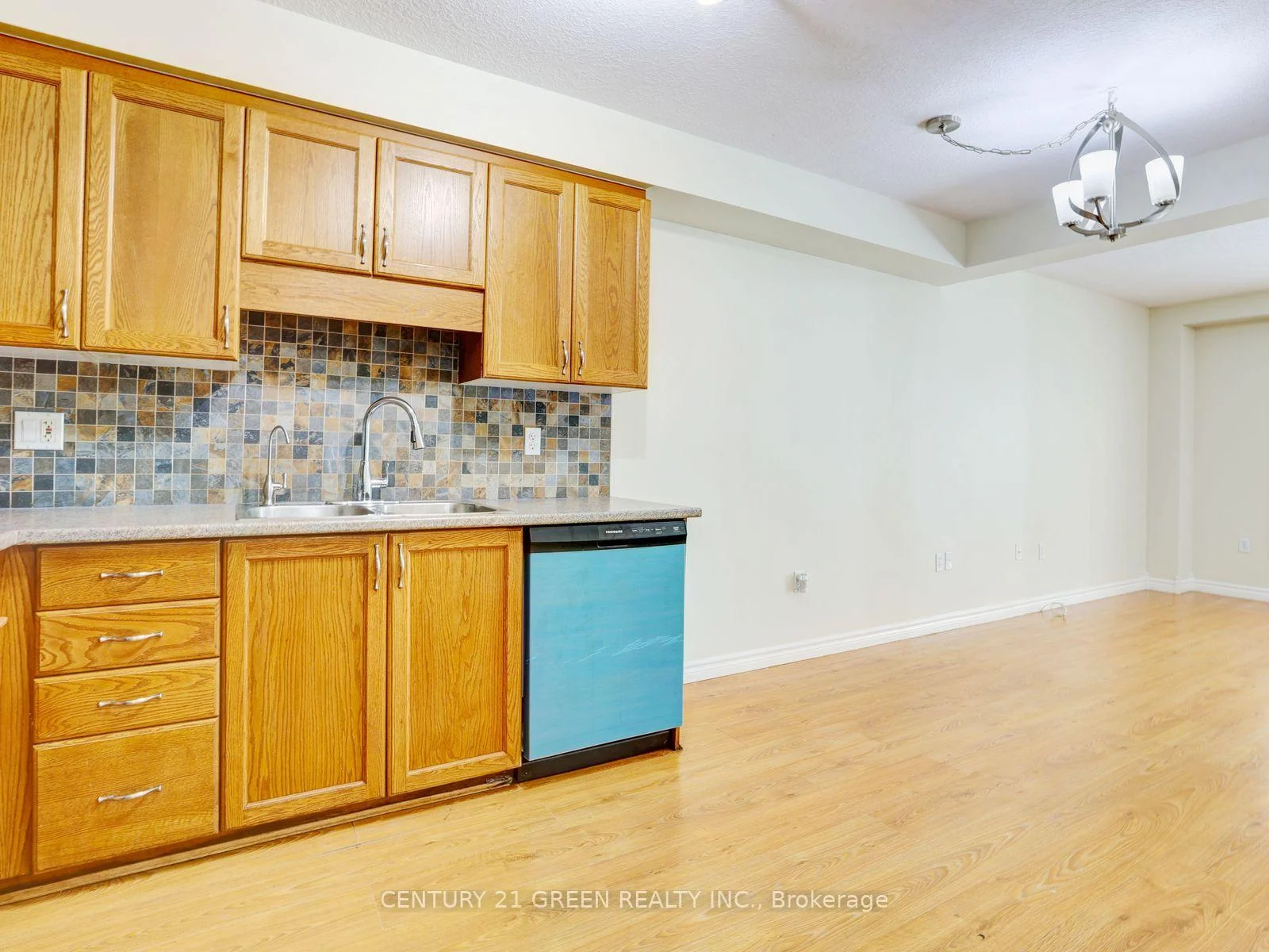 Photo 11 of 469 Activa Avenue, Kitchener, Larentian West — HOMEH