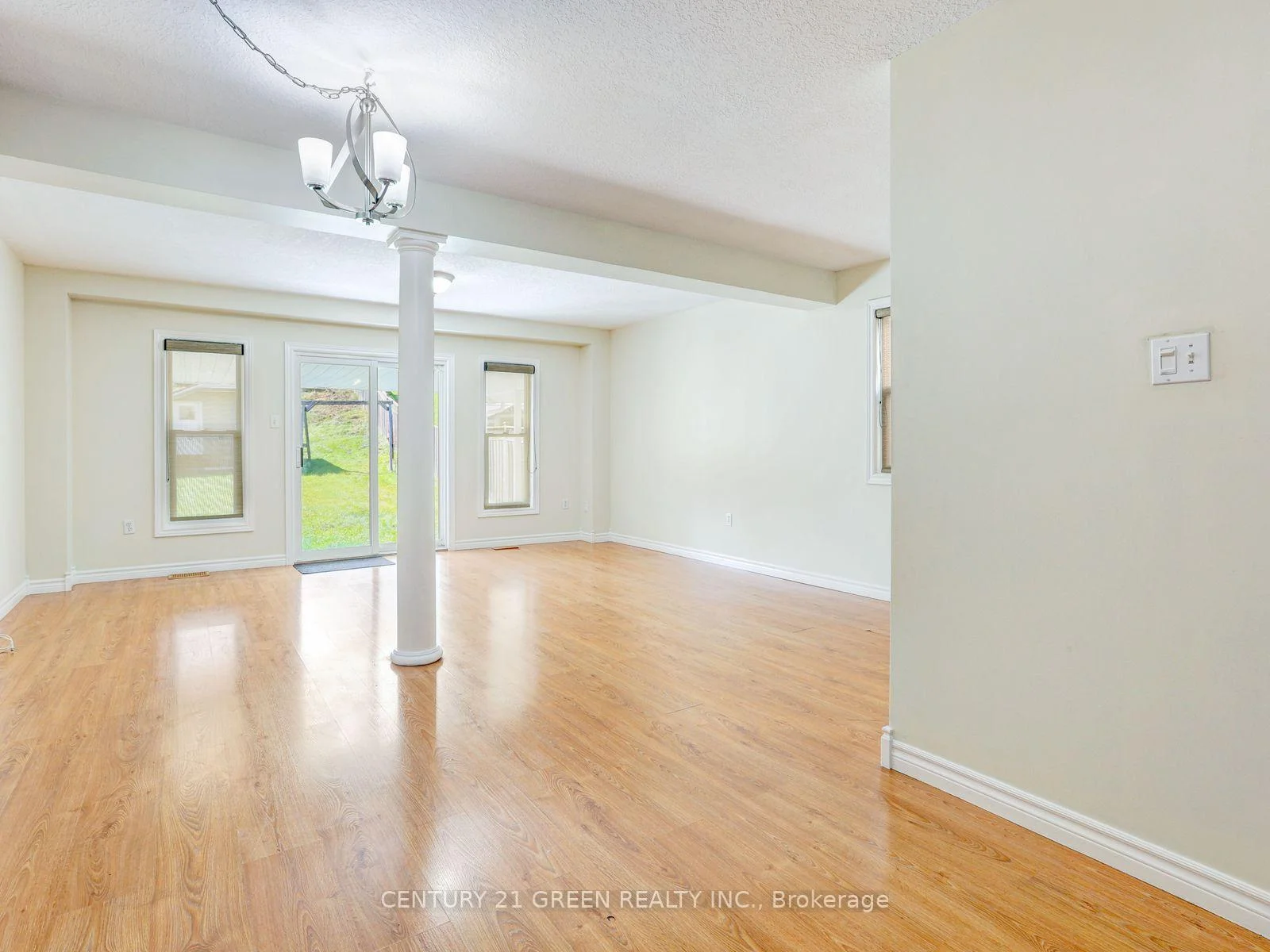 Photo 12 of 469 Activa Avenue, Kitchener, Larentian West — HOMEH
