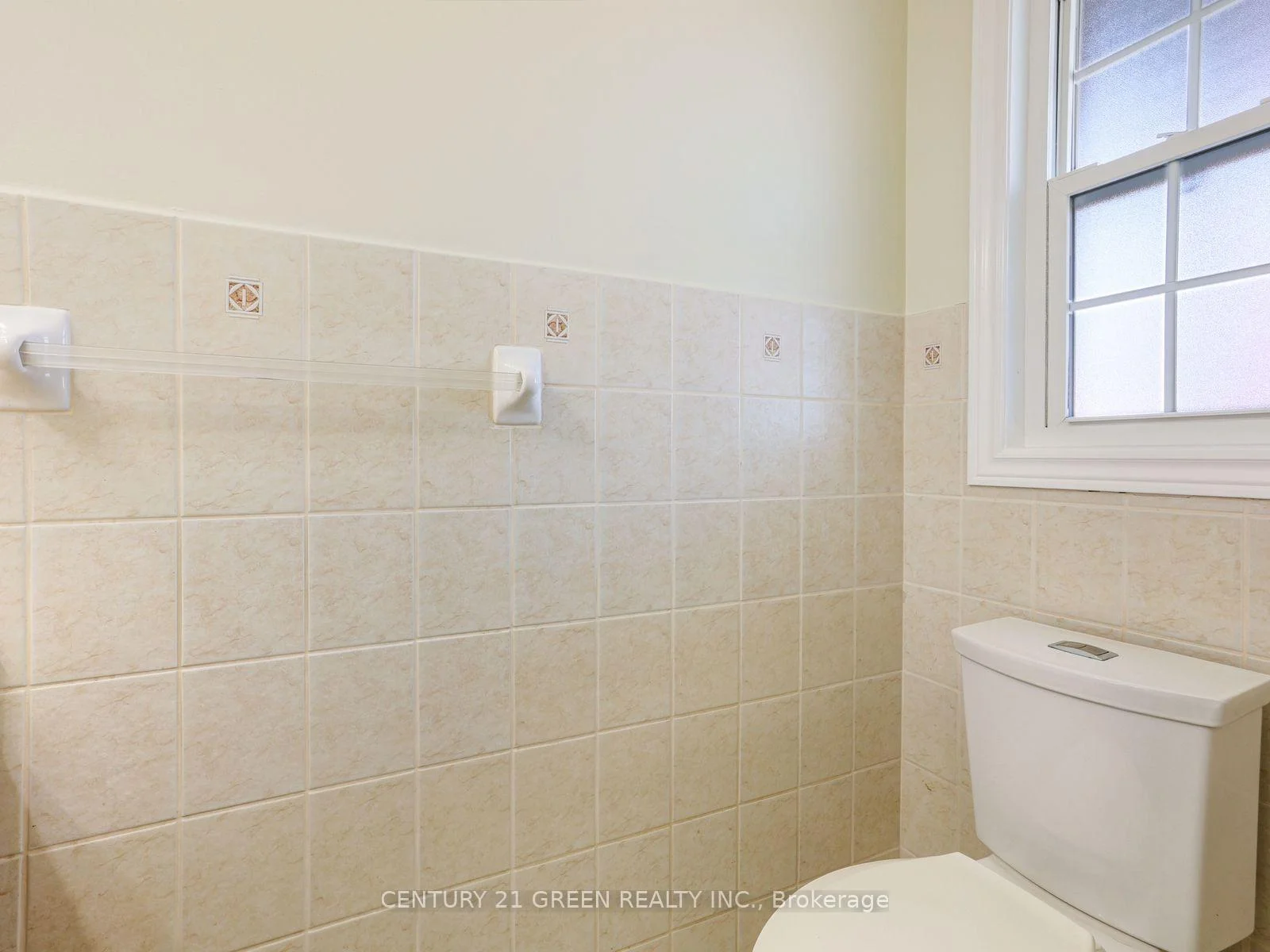 Photo 14 of 469 Activa Avenue, Kitchener, Larentian West — HOMEH