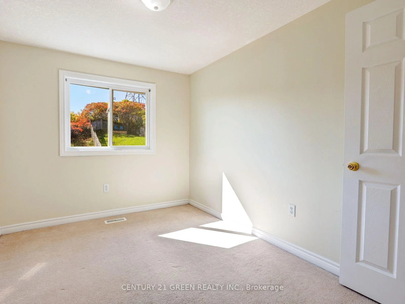 Photo 35 of 469 Activa Avenue, Kitchener, Larentian West — HOMEH