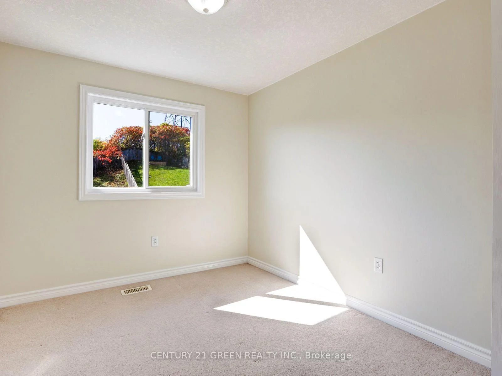 Photo 36 of 469 Activa Avenue, Kitchener, Larentian West — HOMEH