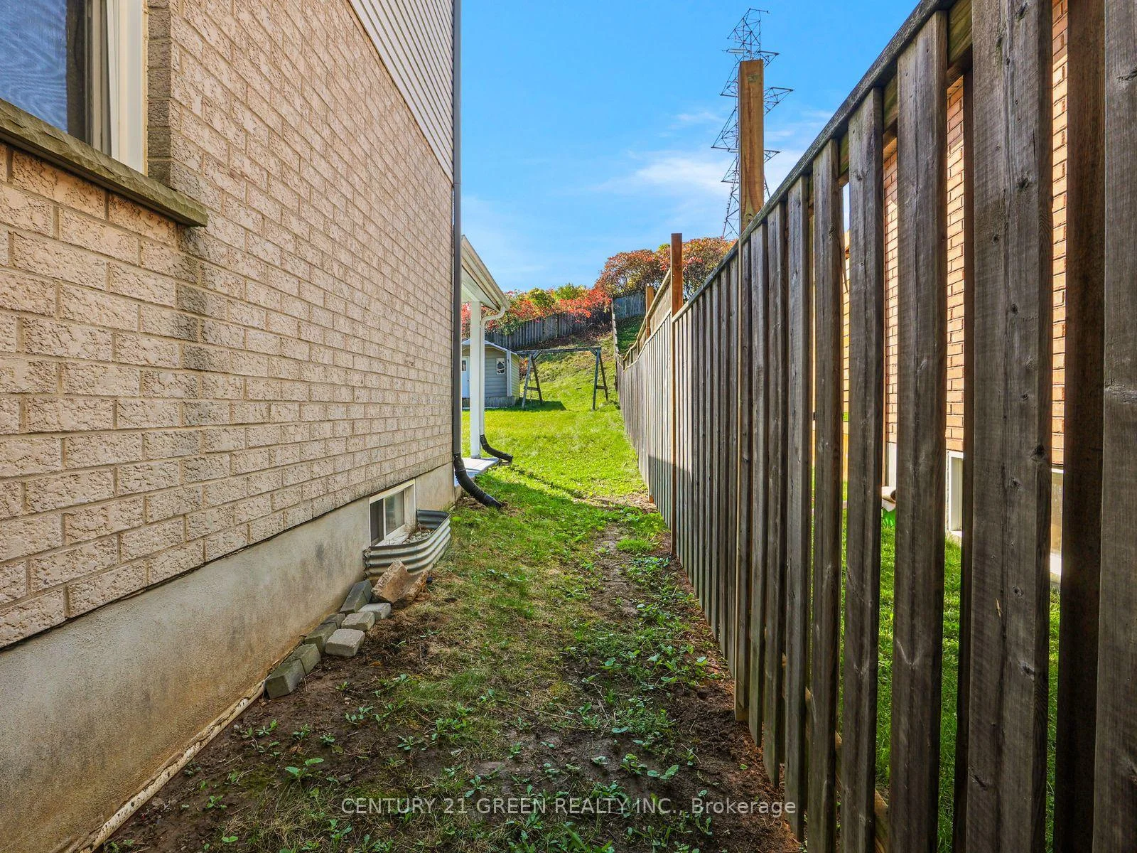 Photo 46 of 469 Activa Avenue, Kitchener, Larentian West — HOMEH