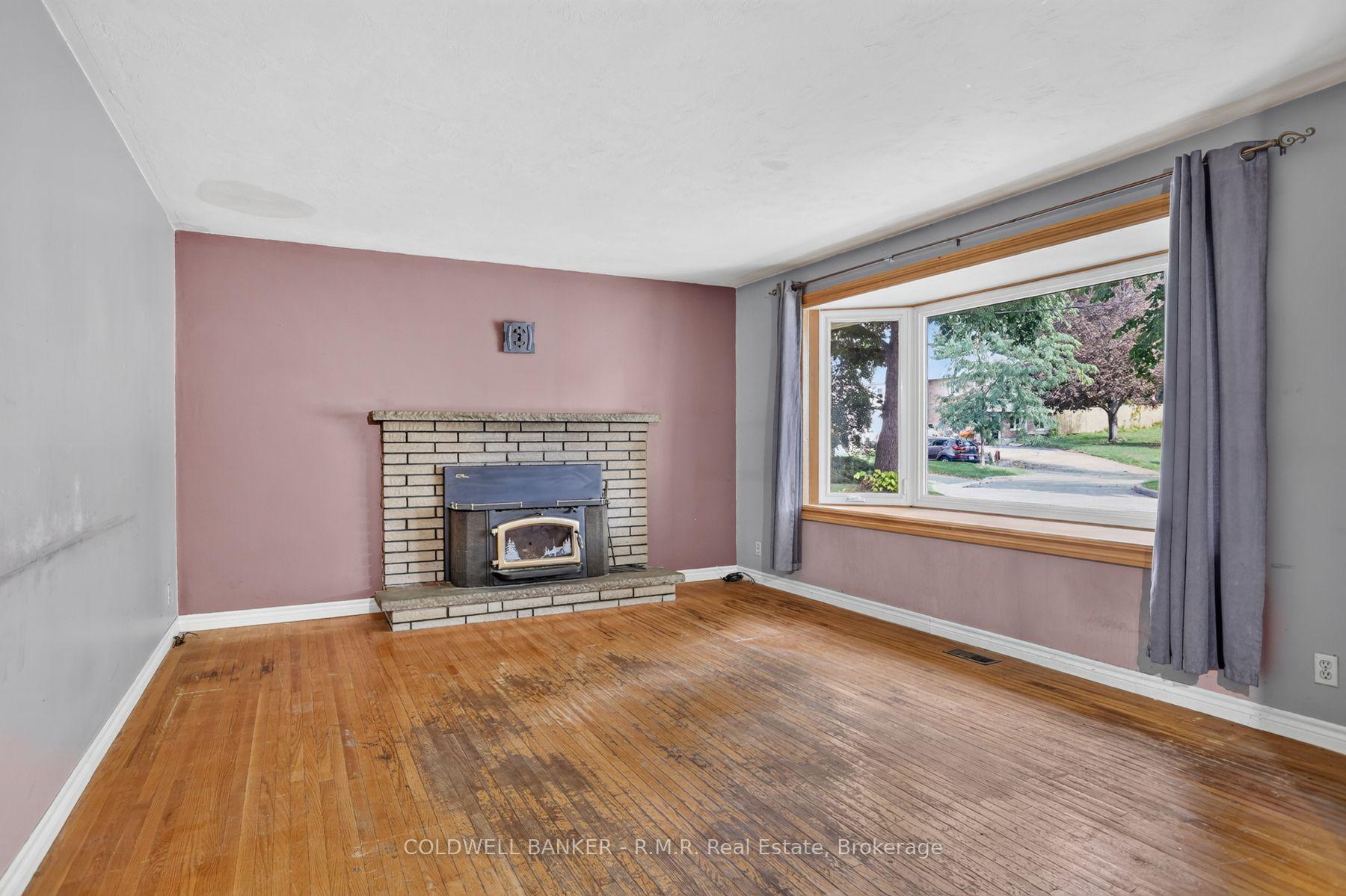 Photo 5 of 314 Dover Street, Oshawa, Eastdale — HOMEH