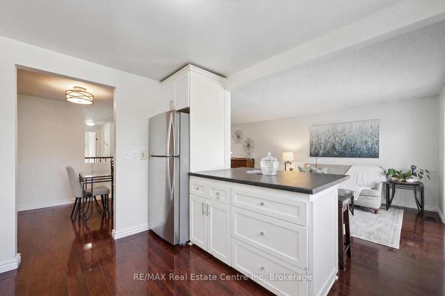 Photo 4 of 12 Mccartney Road, Guelph, Willow West/Sugarbush/West Acres — HOMEH