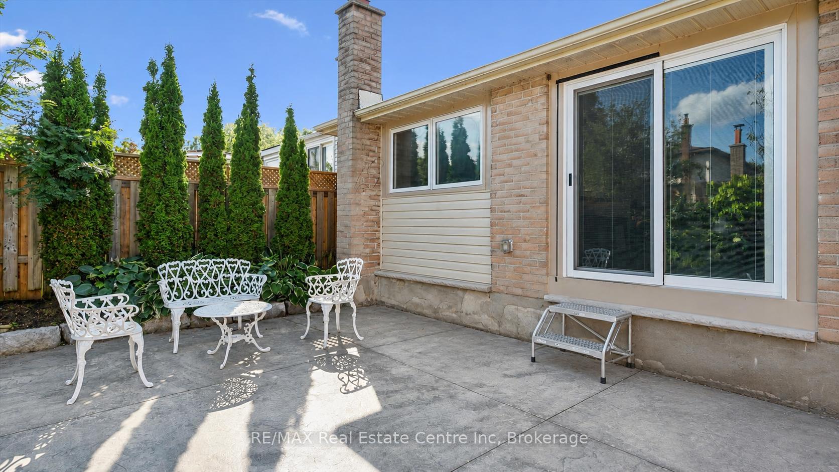 Photo 15 of 12 Mccartney Road, Guelph, Willow West/Sugarbush/West Acres — HOMEH