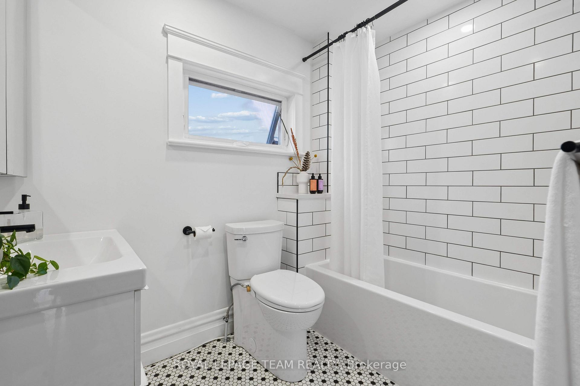 Photo 29 of 117 Fairmont Avenue, Ottawa, Hintonburg — HOMEH