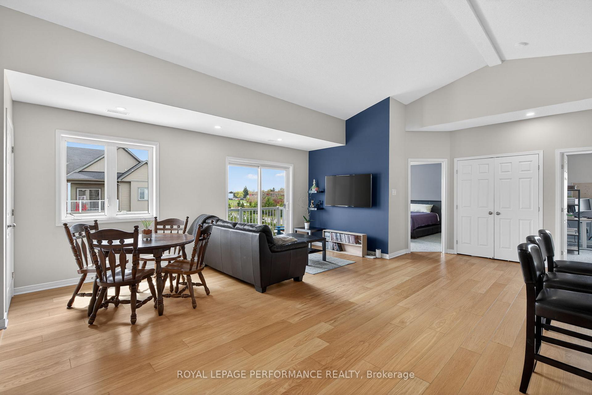 Photo 3 of 104 Sternes Private, Ottawa, Springridge/East Village — HOMEH