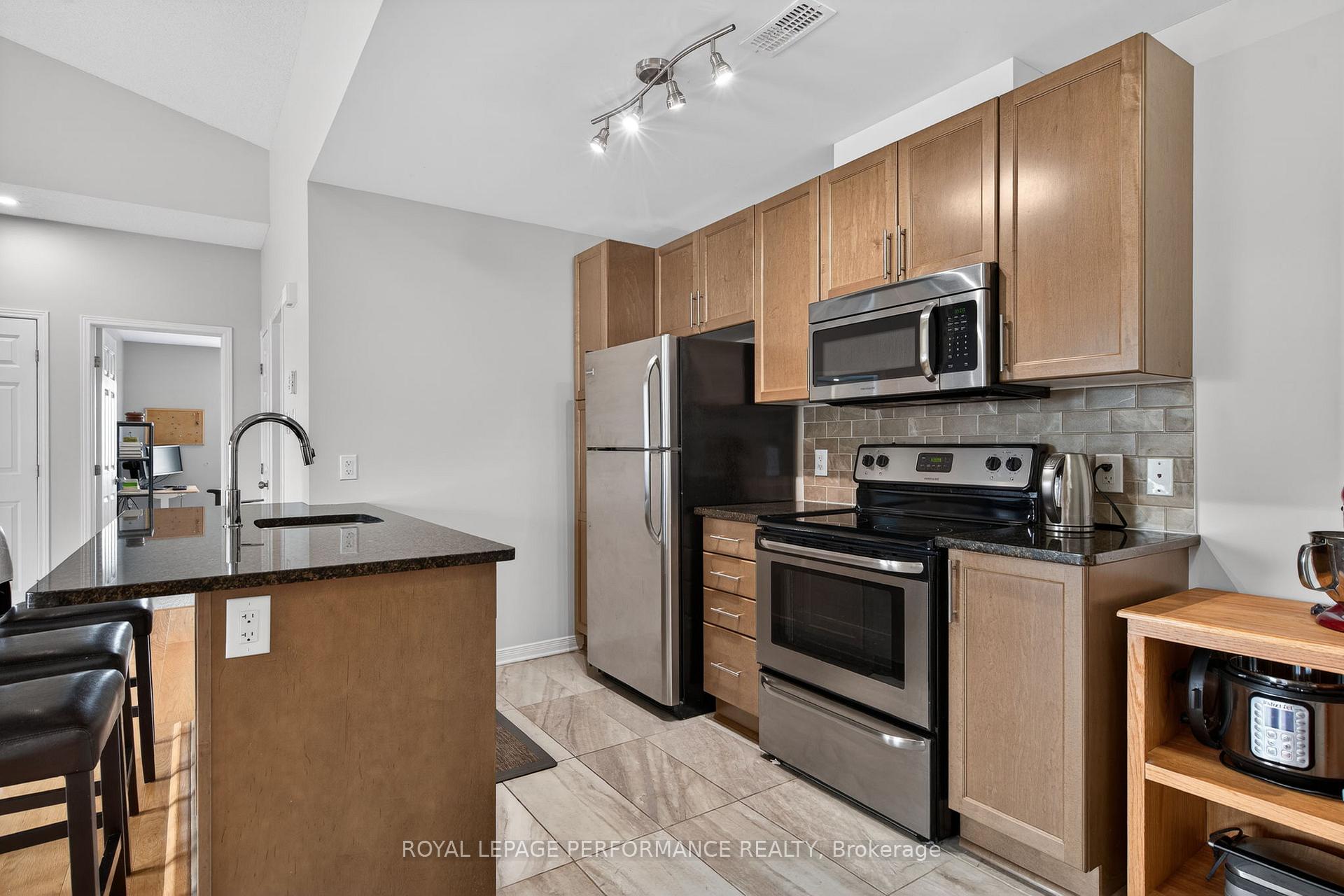 Photo 5 of 104 Sternes Private, Ottawa, Springridge/East Village — HOMEH