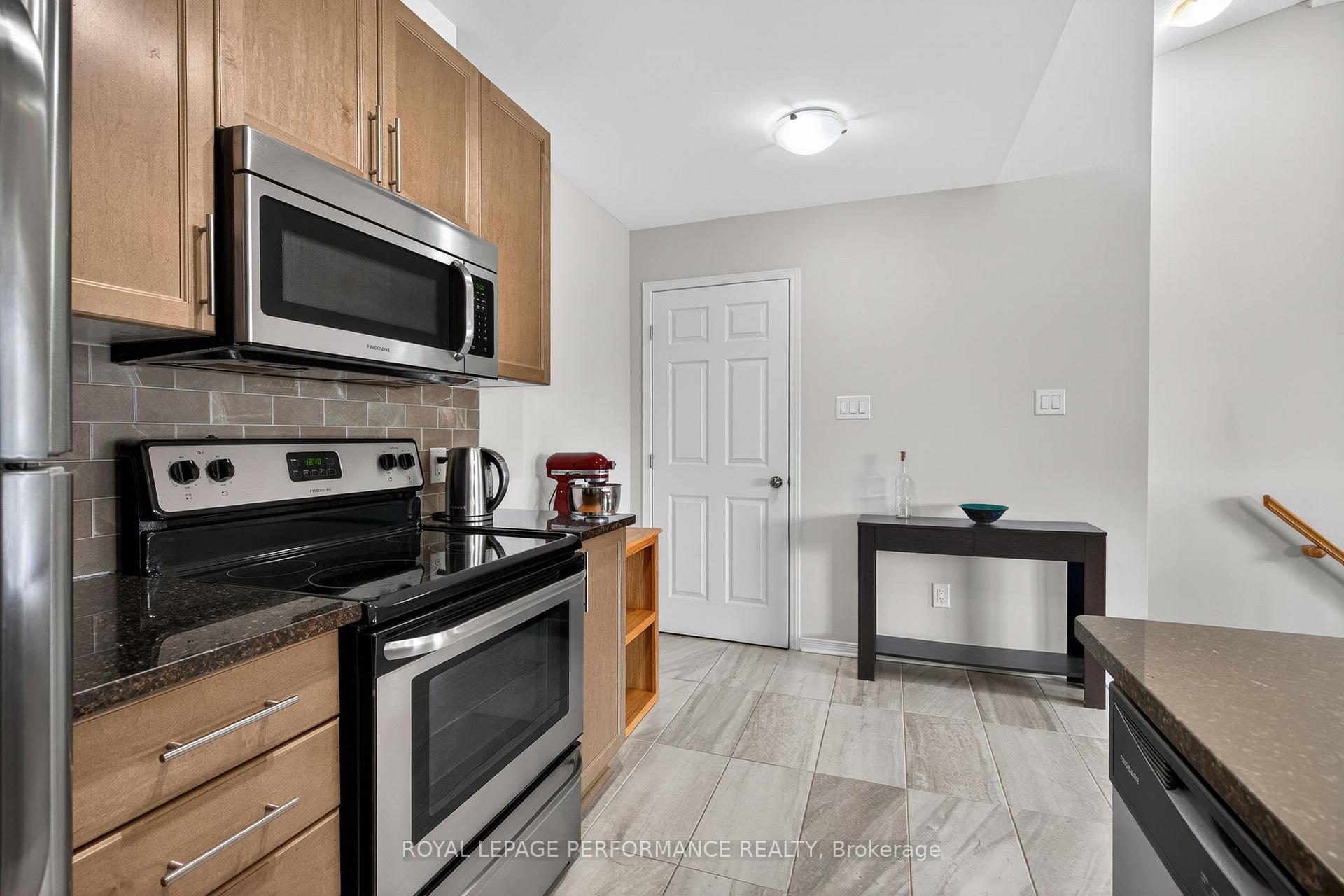 Photo 7 of 104 Sternes Private, Ottawa, Springridge/East Village — HOMEH