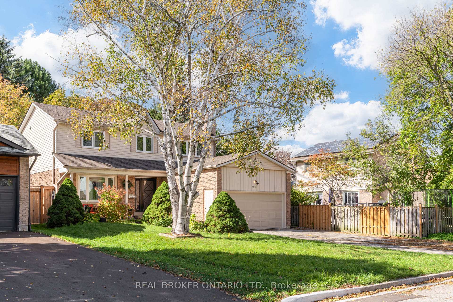 Photo 3 of 96 Rutledge Avenue, Newmarket, Huron Heights-Leslie Valley — HOMEH