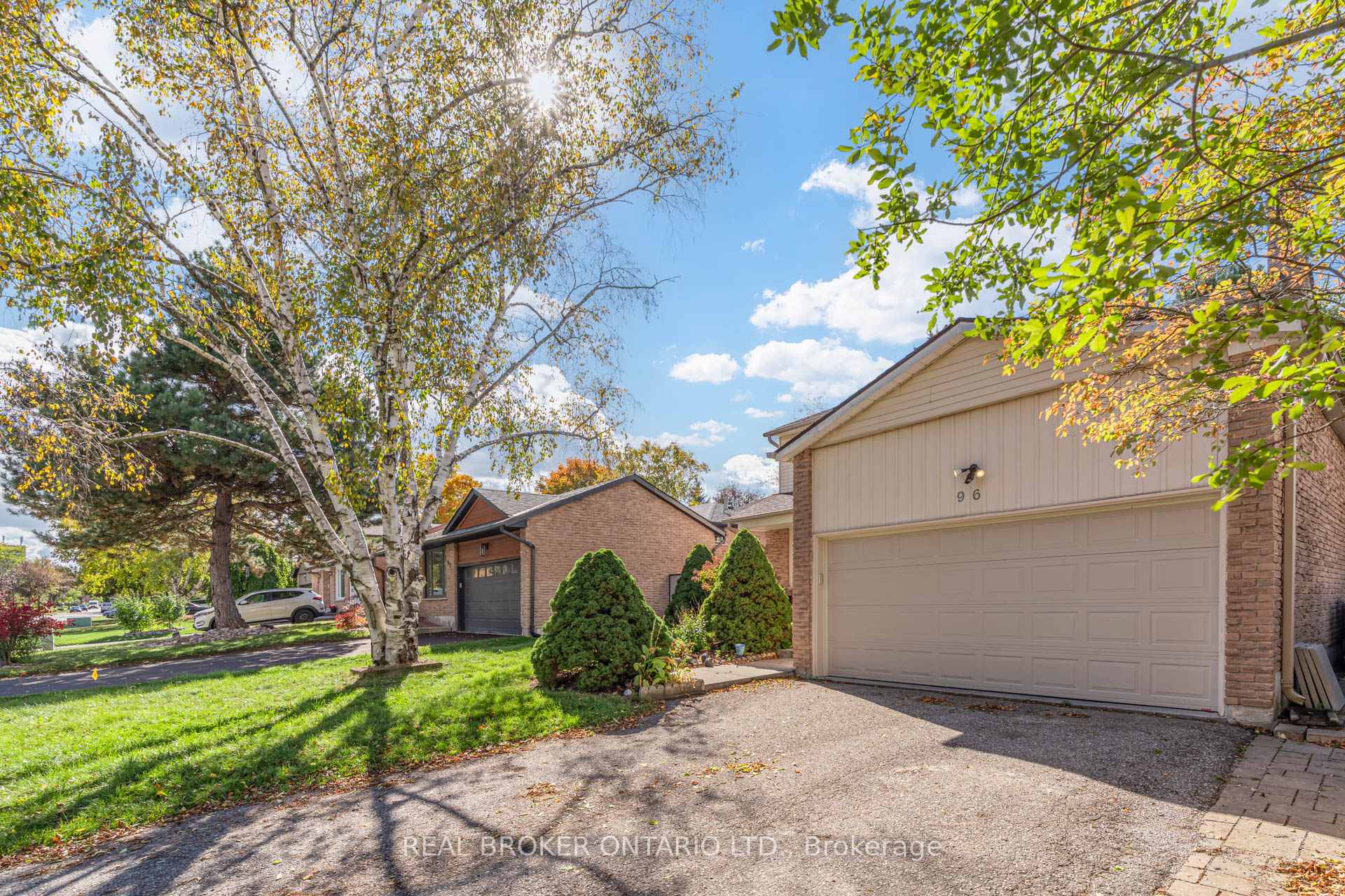 Photo 4 of 96 Rutledge Avenue, Newmarket, Huron Heights-Leslie Valley — HOMEH