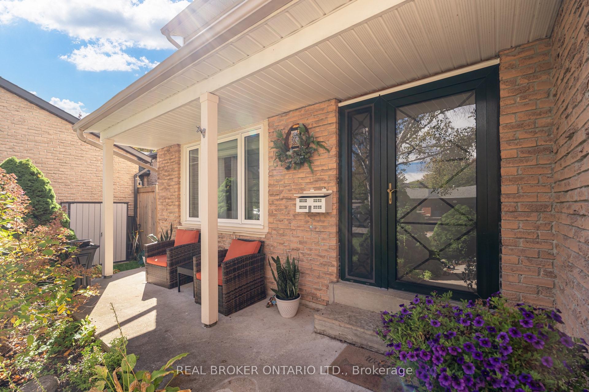 Photo 8 of 96 Rutledge Avenue, Newmarket, Huron Heights-Leslie Valley — HOMEH