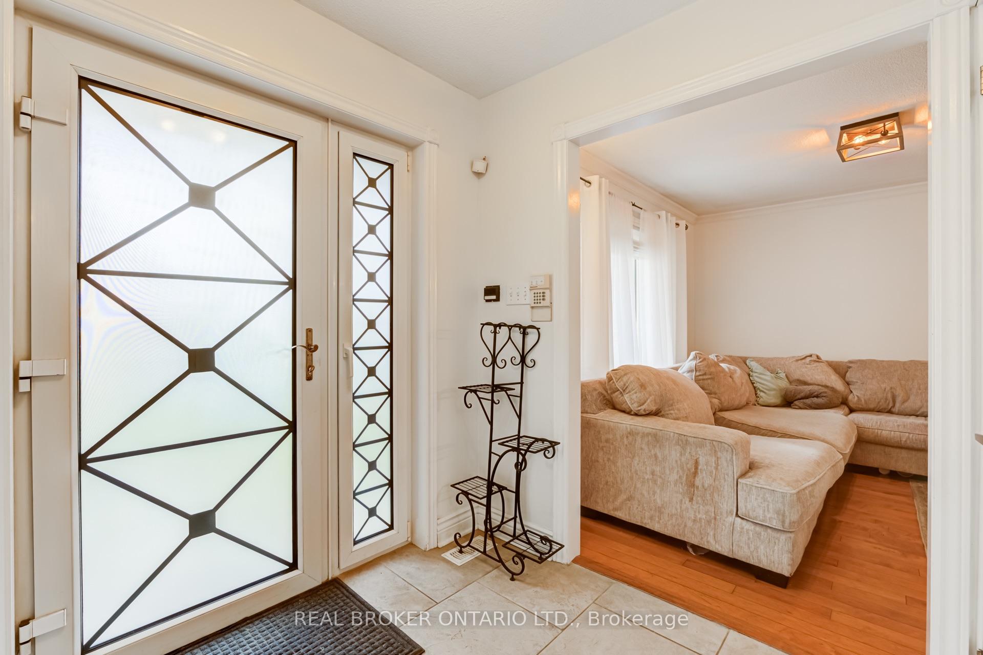Photo 10 of 96 Rutledge Avenue, Newmarket, Huron Heights-Leslie Valley — HOMEH
