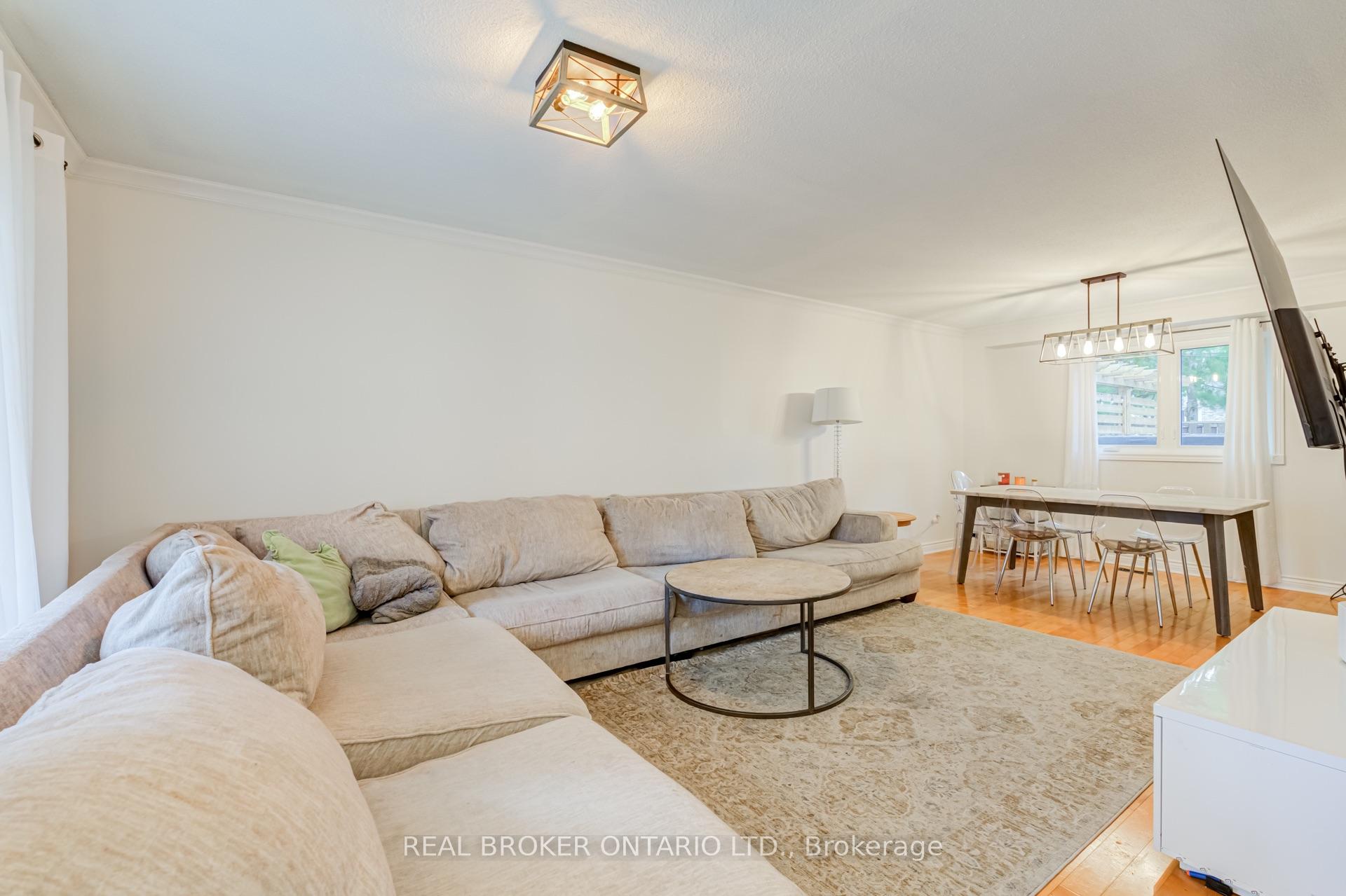 Photo 13 of 96 Rutledge Avenue, Newmarket, Huron Heights-Leslie Valley — HOMEH