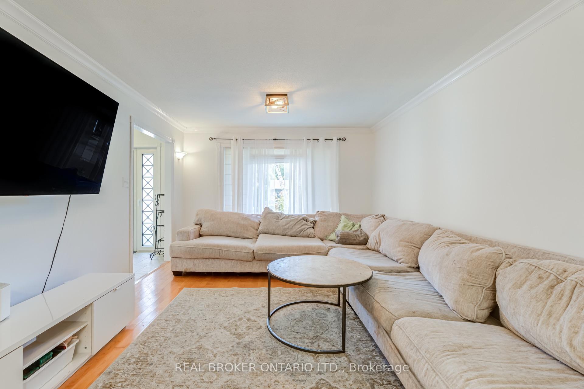 Photo 14 of 96 Rutledge Avenue, Newmarket, Huron Heights-Leslie Valley — HOMEH