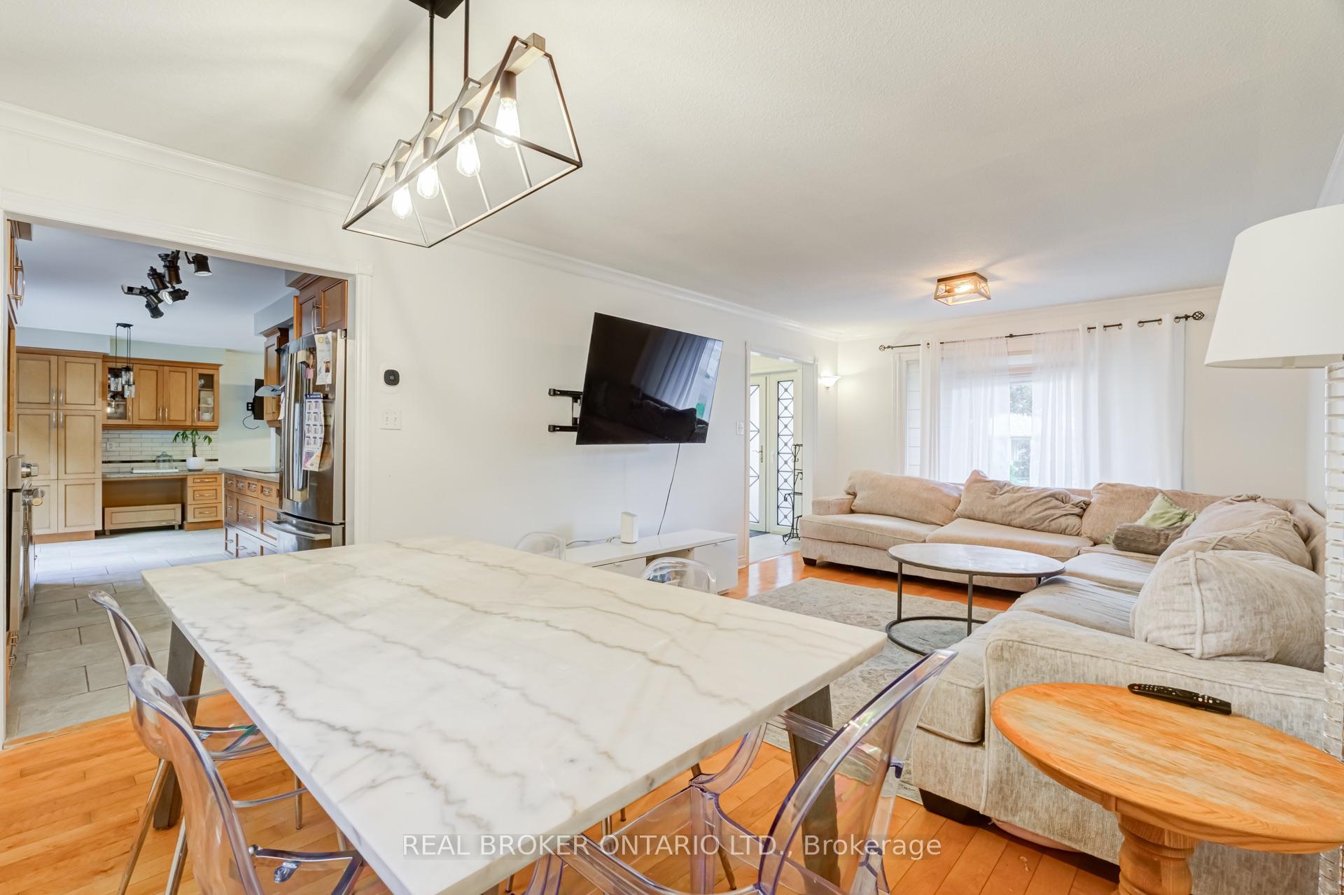 Photo 16 of 96 Rutledge Avenue, Newmarket, Huron Heights-Leslie Valley — HOMEH