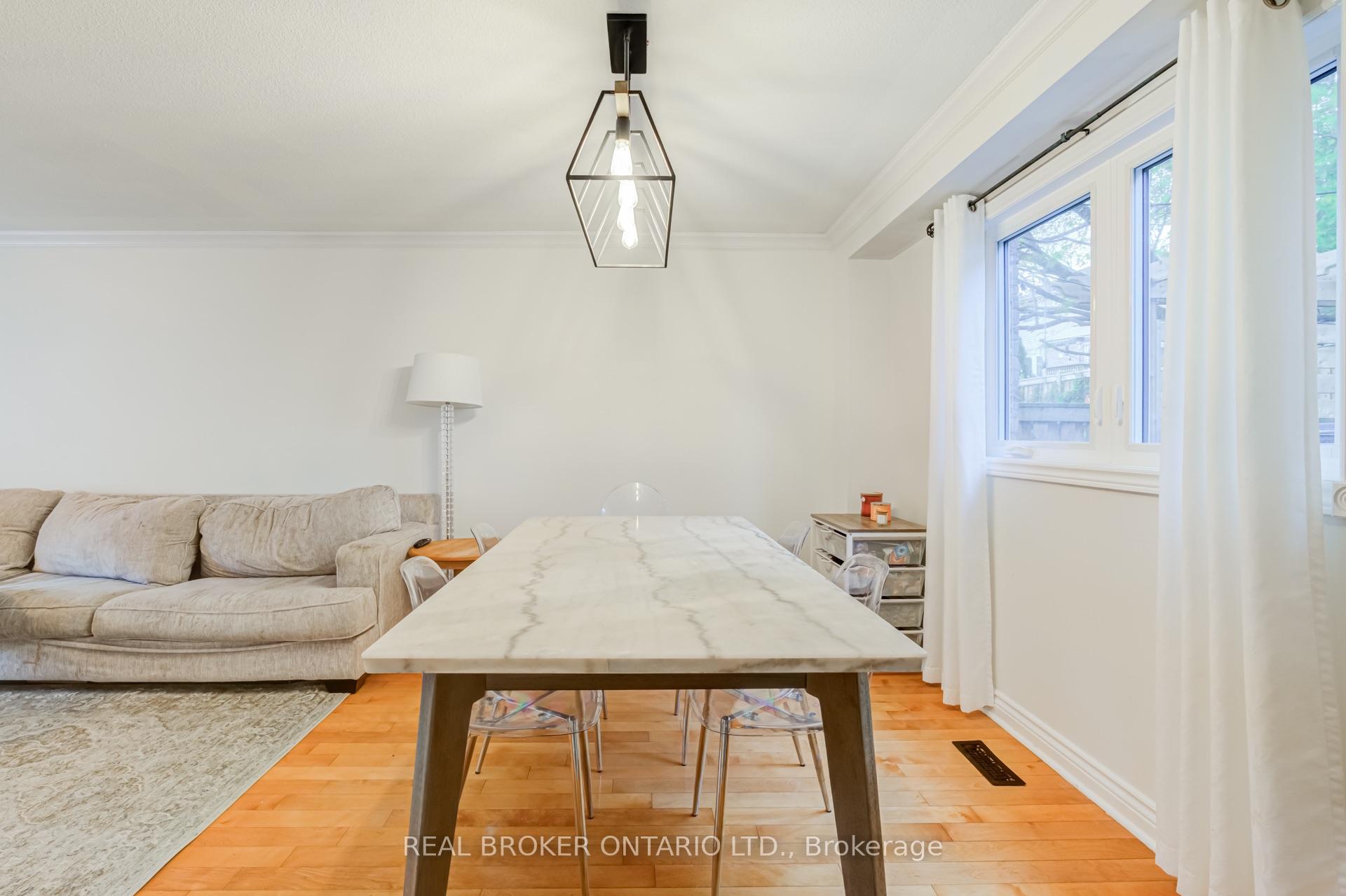 Photo 17 of 96 Rutledge Avenue, Newmarket, Huron Heights-Leslie Valley — HOMEH