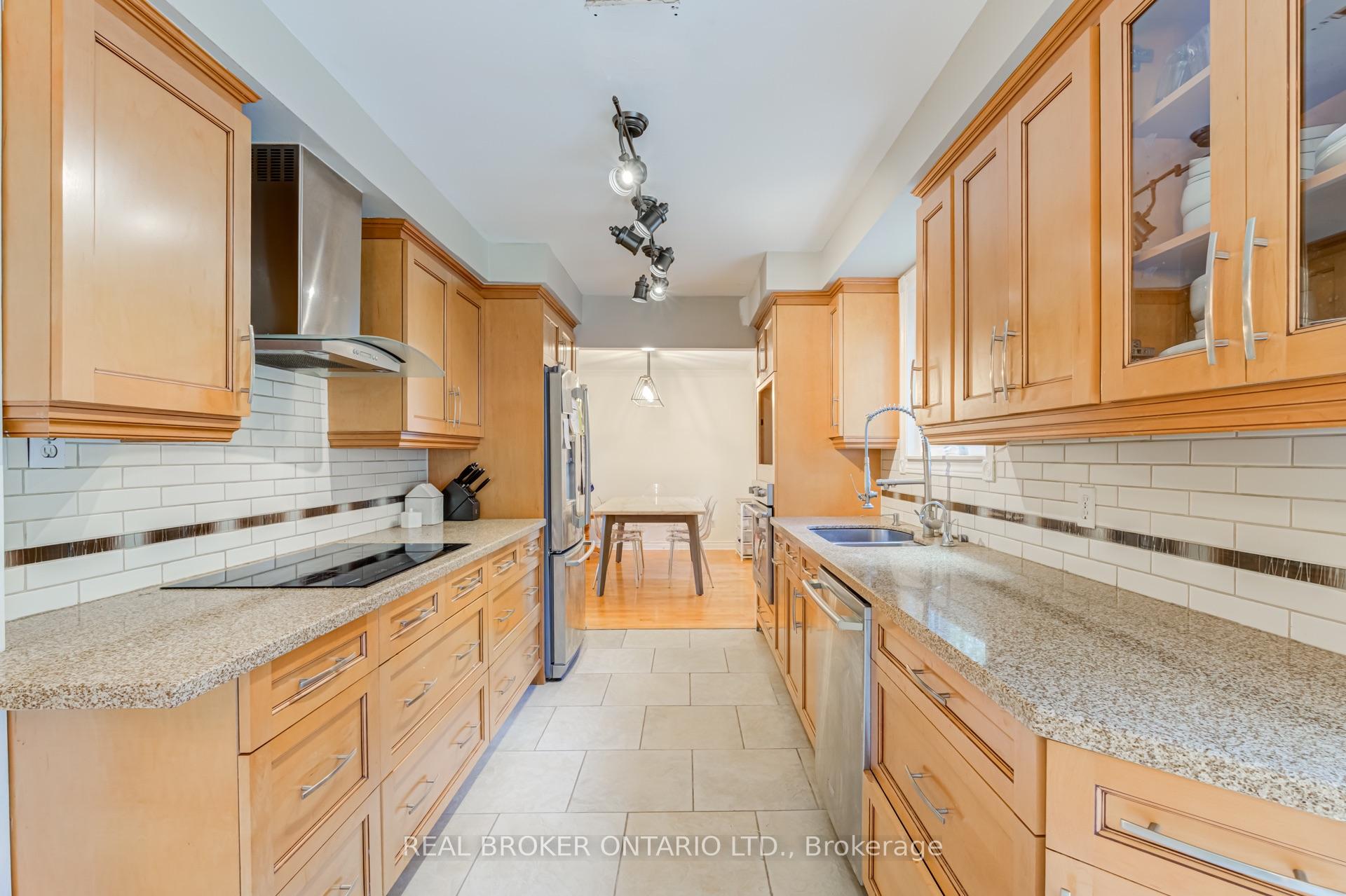 Photo 19 of 96 Rutledge Avenue, Newmarket, Huron Heights-Leslie Valley — HOMEH