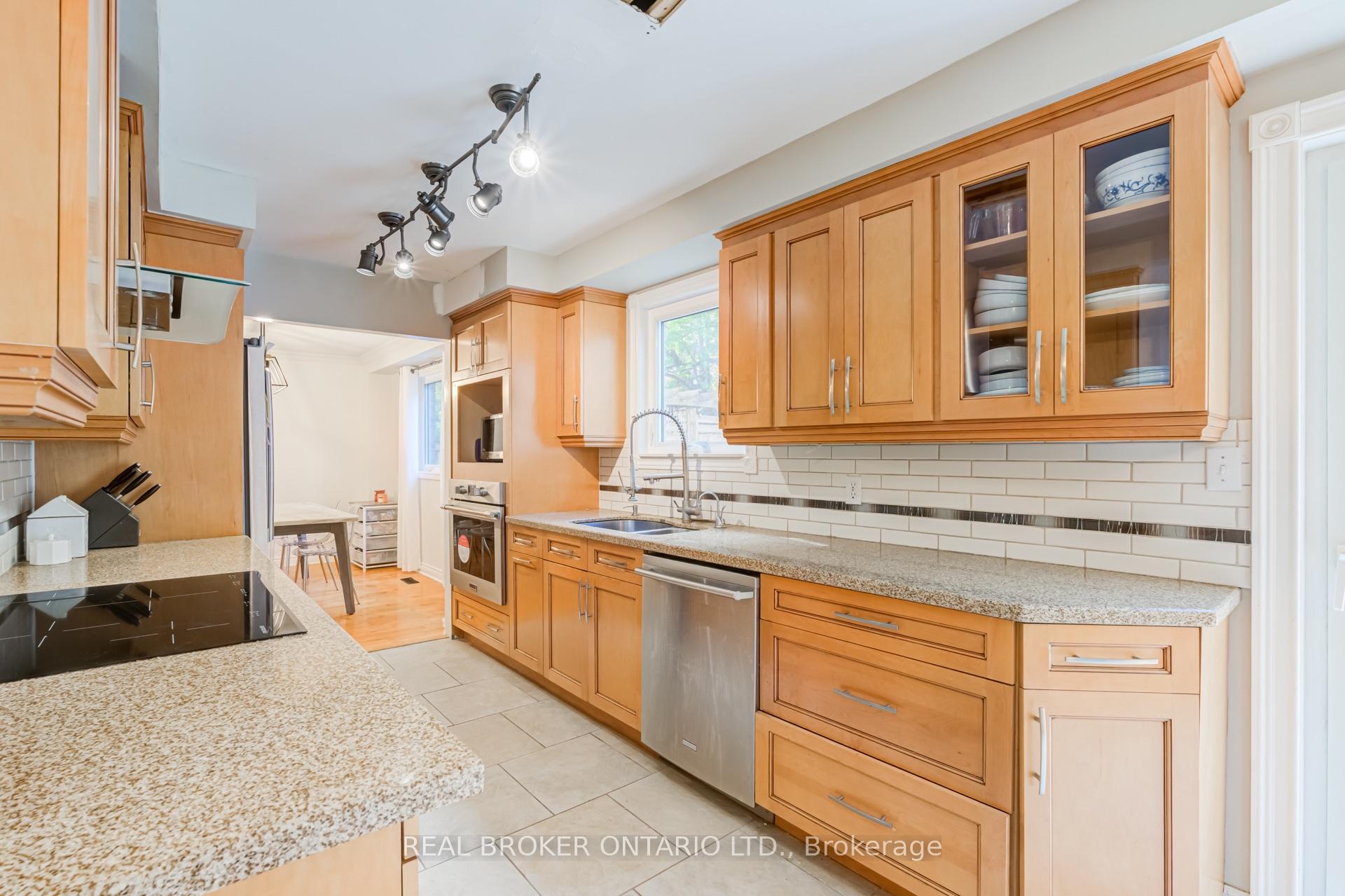 Photo 20 of 96 Rutledge Avenue, Newmarket, Huron Heights-Leslie Valley — HOMEH