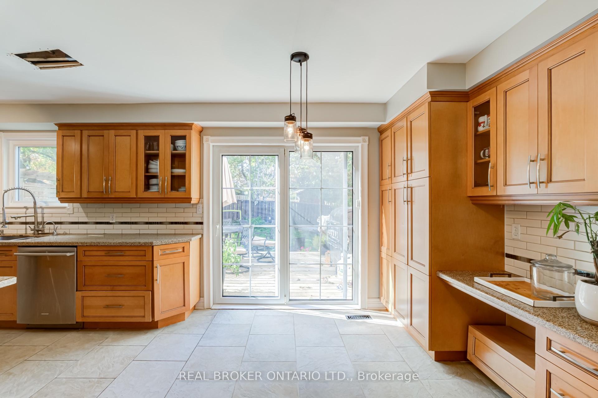Photo 23 of 96 Rutledge Avenue, Newmarket, Huron Heights-Leslie Valley — HOMEH
