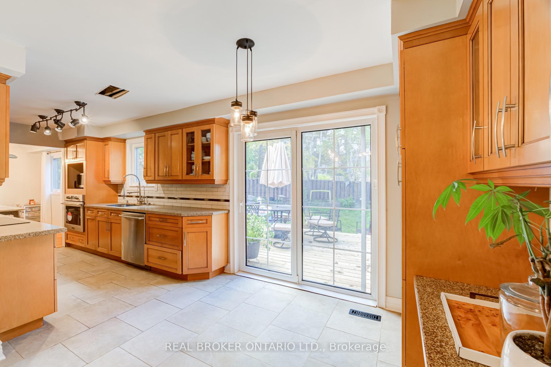 Photo 24 of 96 Rutledge Avenue, Newmarket, Huron Heights-Leslie Valley — HOMEH